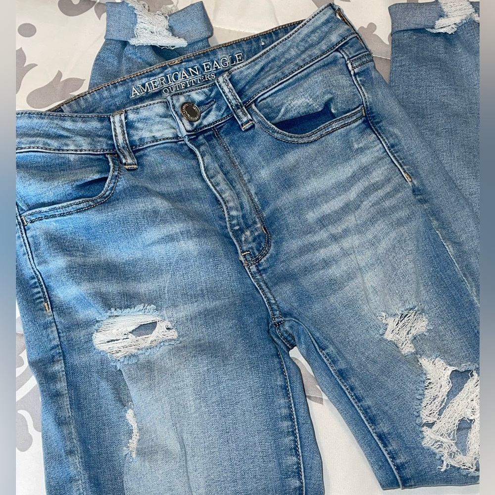 Women’s/Misses American Eagle Outfitters jeans/jegging-size 6 reg Distressed